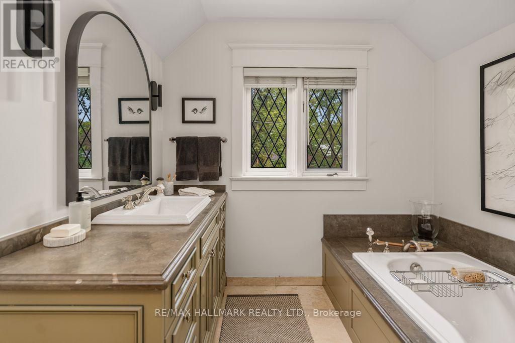 14 Pine Crescent, Toronto, ON - Indoor Photo Showing Bathroom