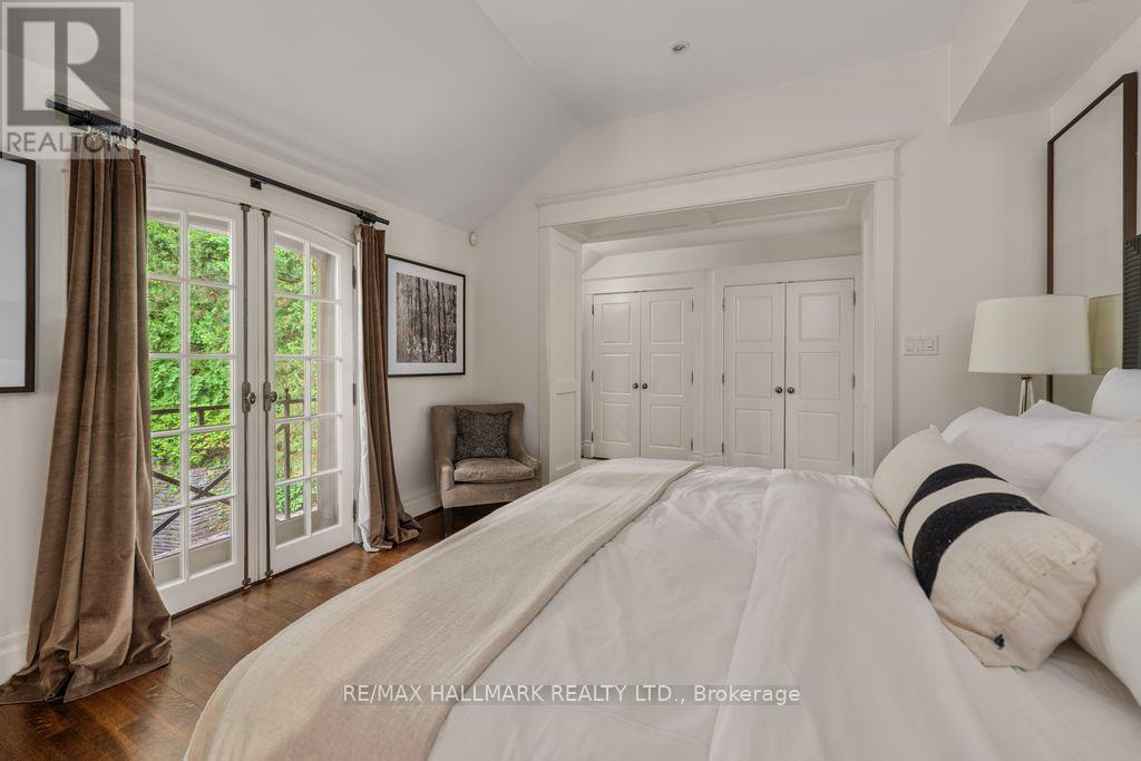 14 Pine Crescent, Toronto, ON - Indoor Photo Showing Bedroom