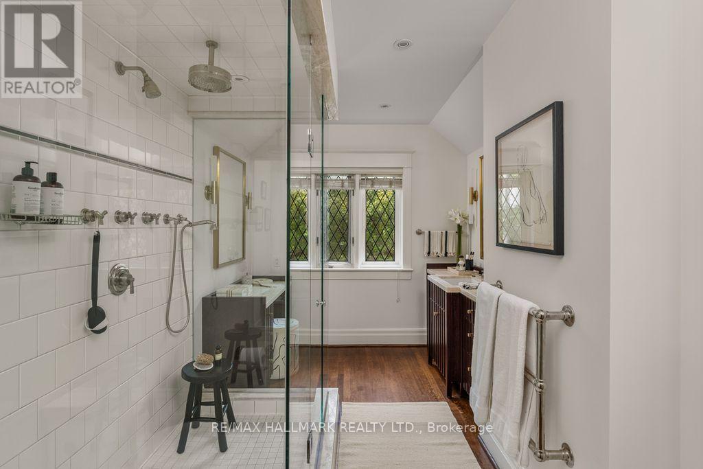14 Pine Crescent, Toronto, ON - Indoor Photo Showing Bathroom