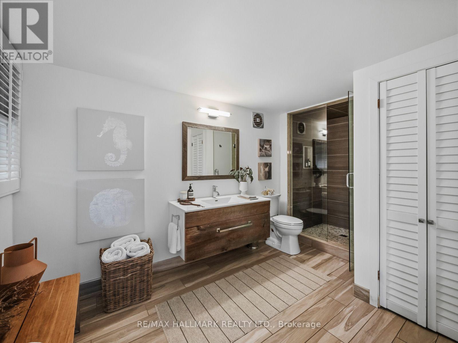 14 Pine Crescent, Toronto, ON - Indoor Photo Showing Bathroom