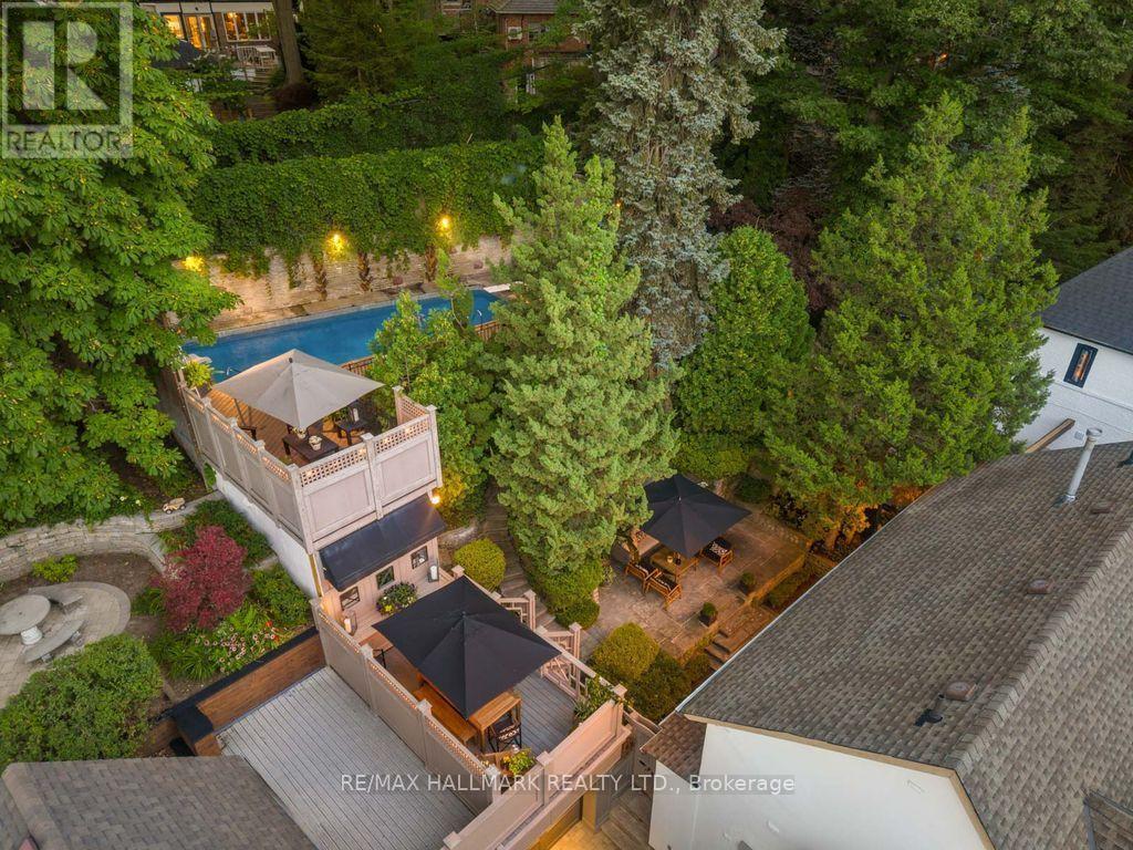 14 Pine Crescent, Toronto, ON - Outdoor