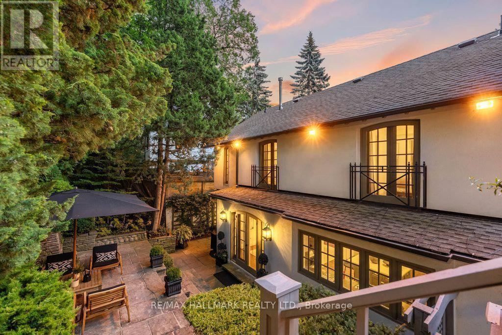 14 Pine Crescent, Toronto, ON - Outdoor