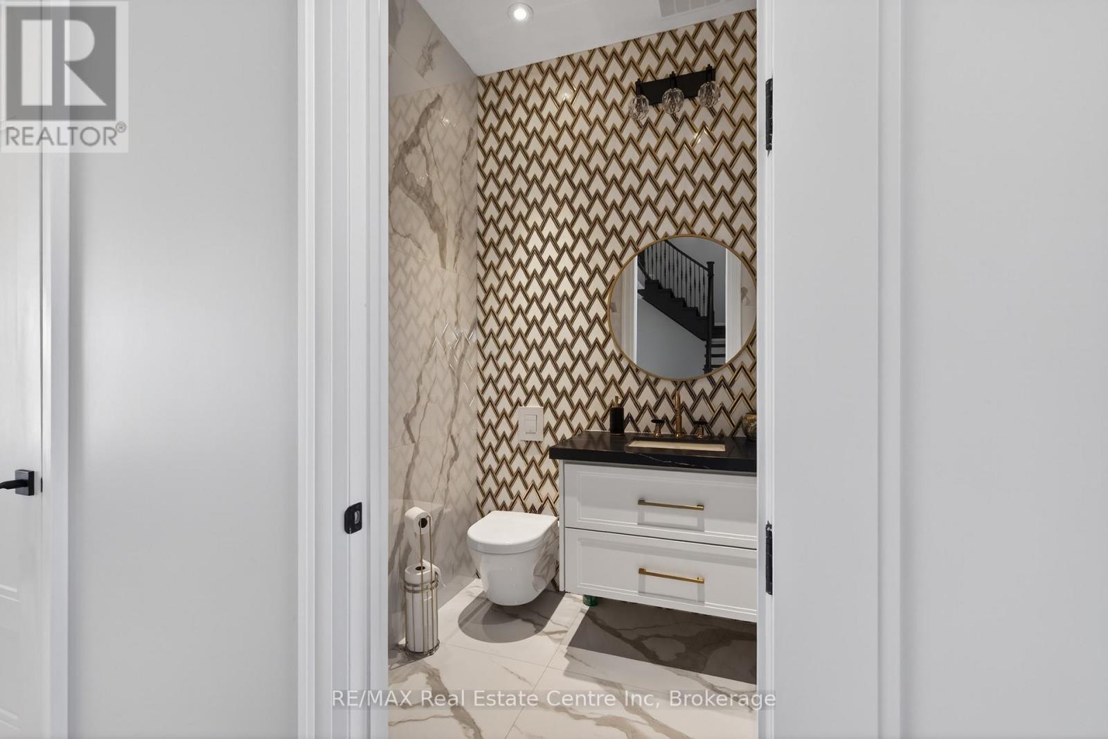 7645 Maltby Road E, Puslinch, ON - Indoor Photo Showing Bathroom