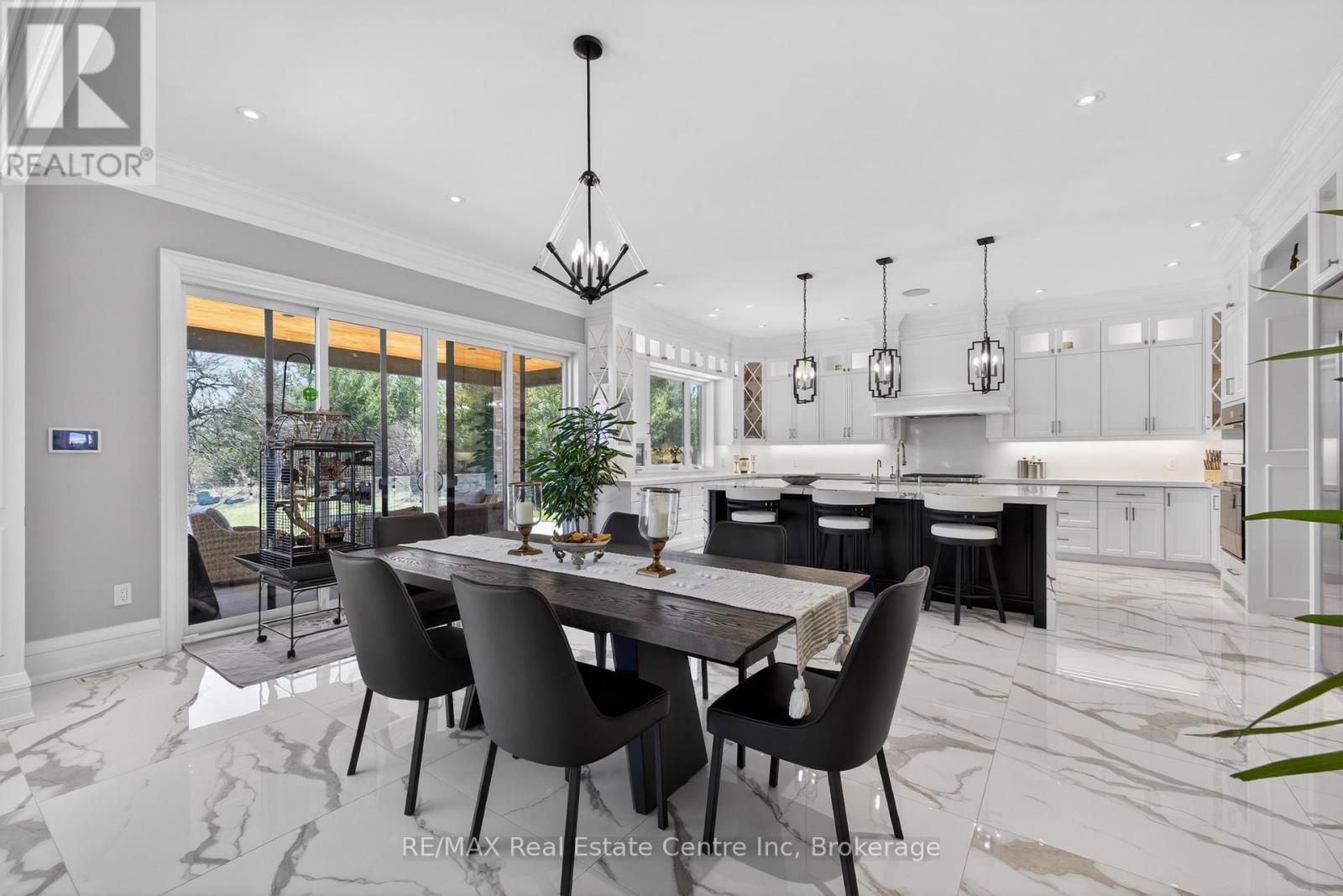 7645 Maltby Road E, Puslinch, ON - Indoor Photo Showing Dining Room