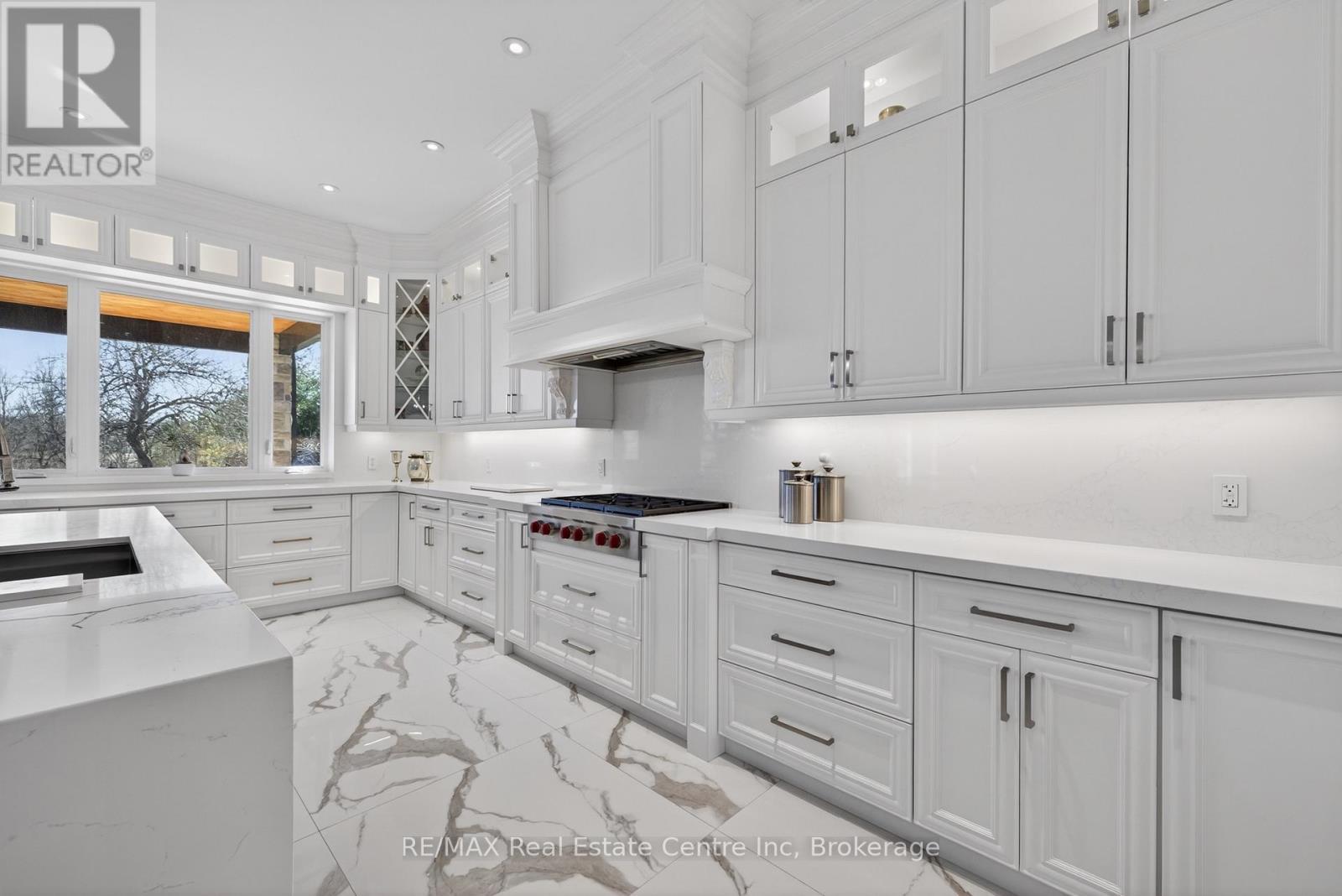 7645 Maltby Road E, Puslinch, ON - Indoor Photo Showing Kitchen