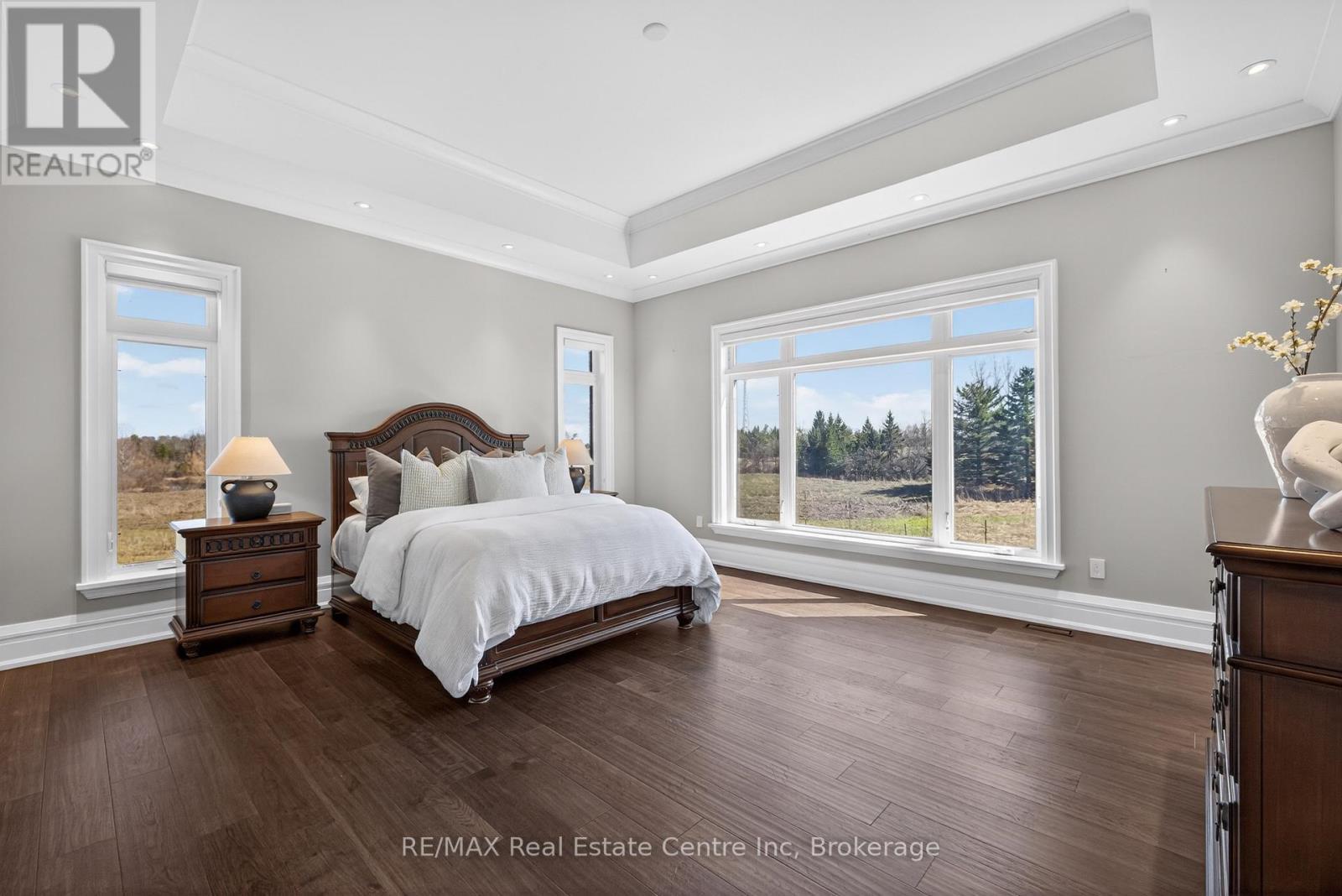 7645 Maltby Road E, Puslinch, ON - Indoor Photo Showing Bedroom