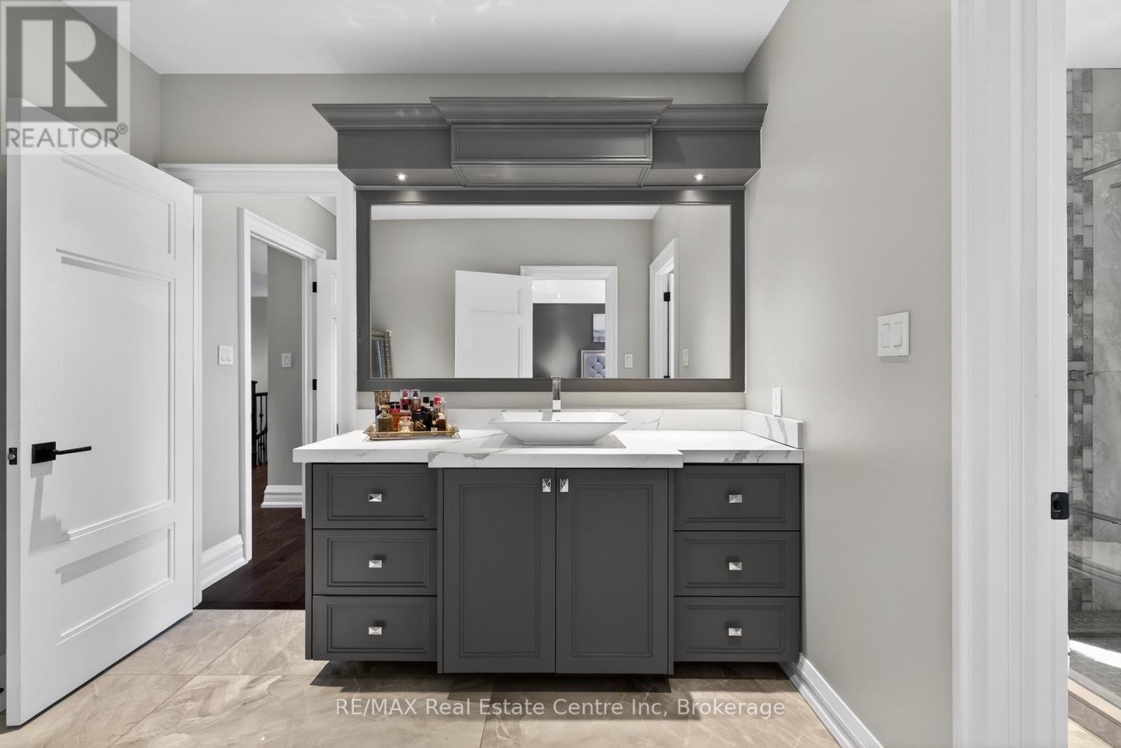 7645 Maltby Road E, Puslinch, ON - Indoor Photo Showing Bathroom