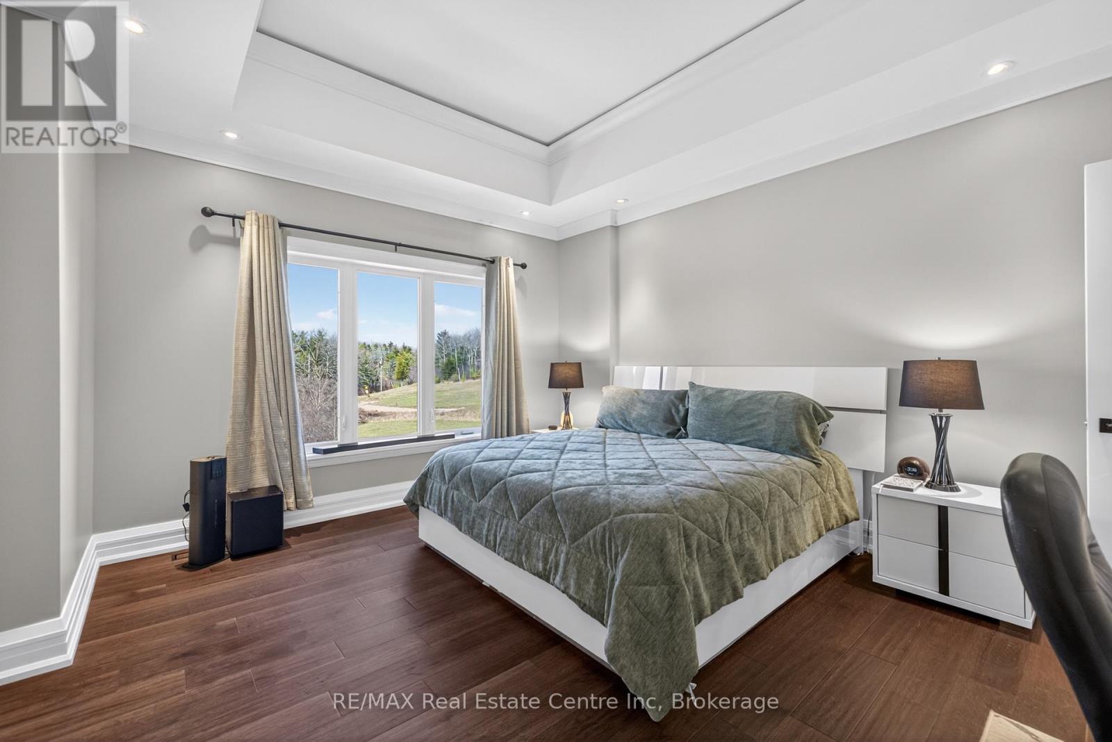 7645 Maltby Road E, Puslinch, ON - Indoor Photo Showing Bedroom