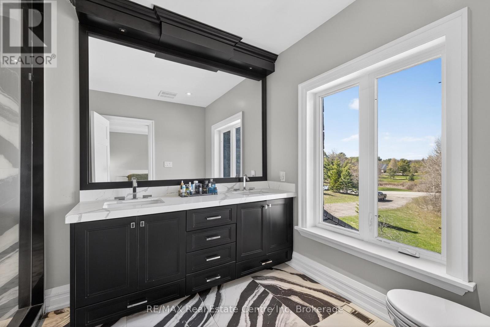 7645 Maltby Road E, Puslinch, ON - Indoor Photo Showing Bathroom