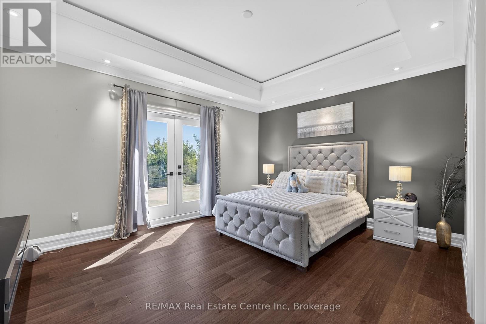7645 Maltby Road E, Puslinch, ON - Indoor Photo Showing Bedroom