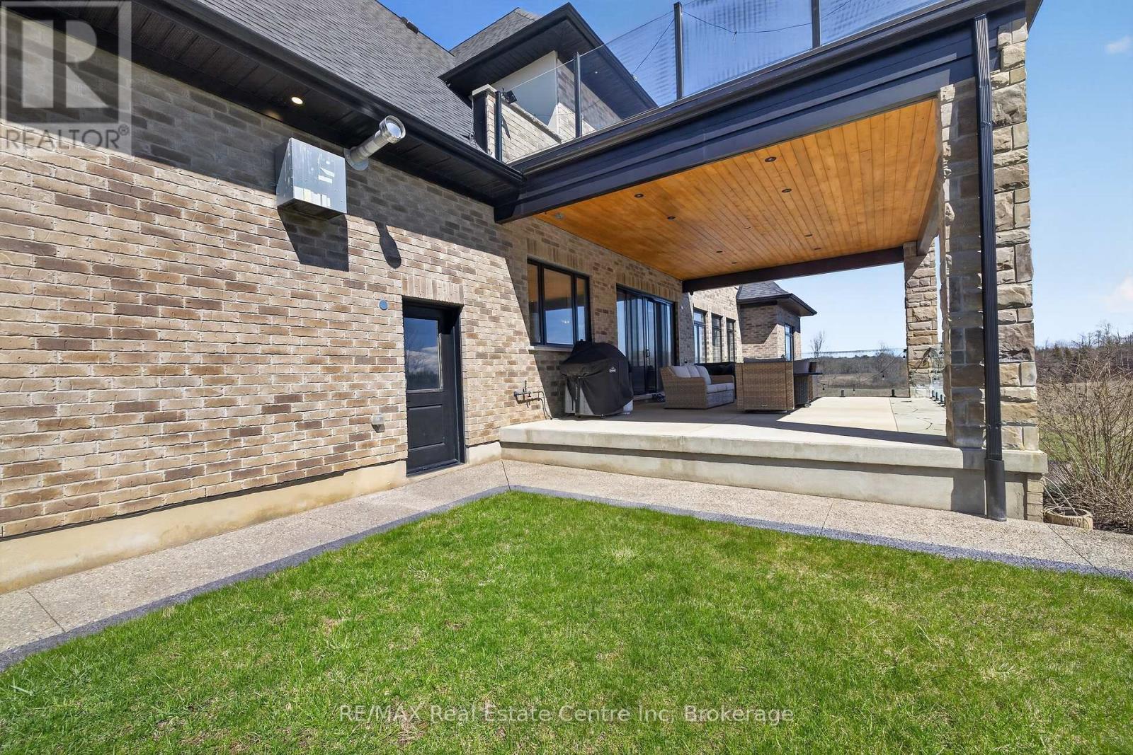 7645 Maltby Road E, Puslinch, ON - Outdoor