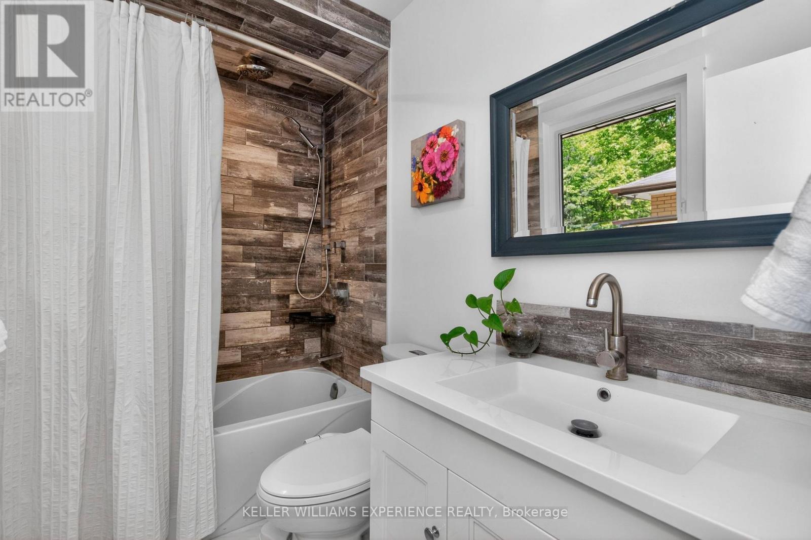 181 Park Road, Tiny, ON - Indoor Photo Showing Bathroom