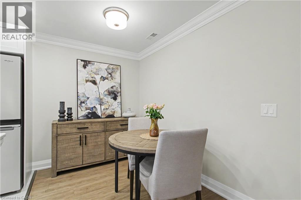 82 Szollosy Circle, Hamilton, ON - Indoor Photo Showing Dining Room
