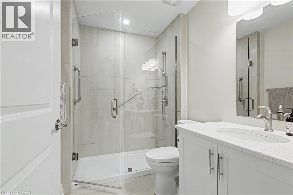 82 Szollosy Circle, Hamilton, ON - Indoor Photo Showing Bathroom