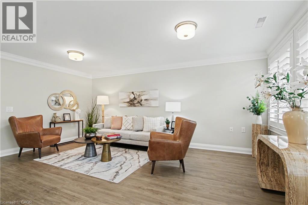 82 Szollosy Circle, Hamilton, ON - Indoor Photo Showing Living Room