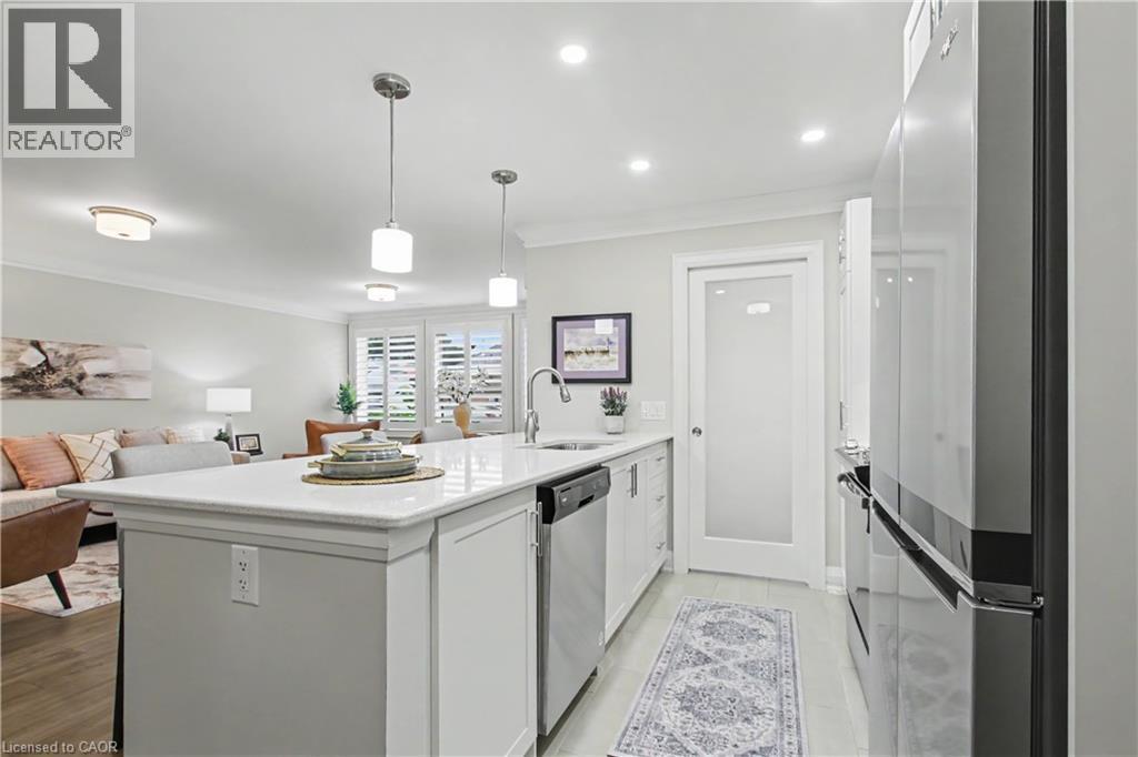 82 Szollosy Circle, Hamilton, ON - Indoor Photo Showing Kitchen With Upgraded Kitchen