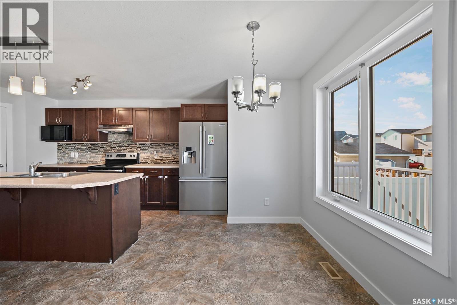 5234 Campling Avenue, Regina, SK - Indoor Photo Showing Kitchen With Upgraded Kitchen