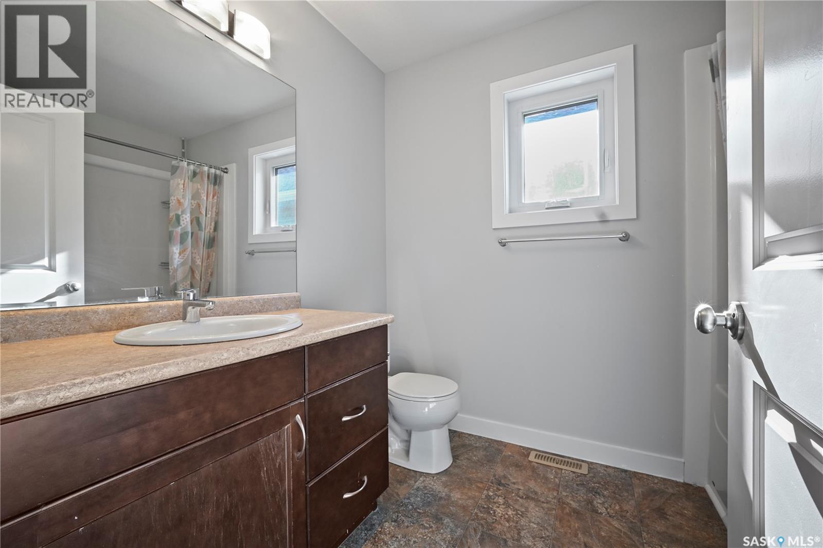 5234 Campling Avenue, Regina, SK - Indoor Photo Showing Bathroom