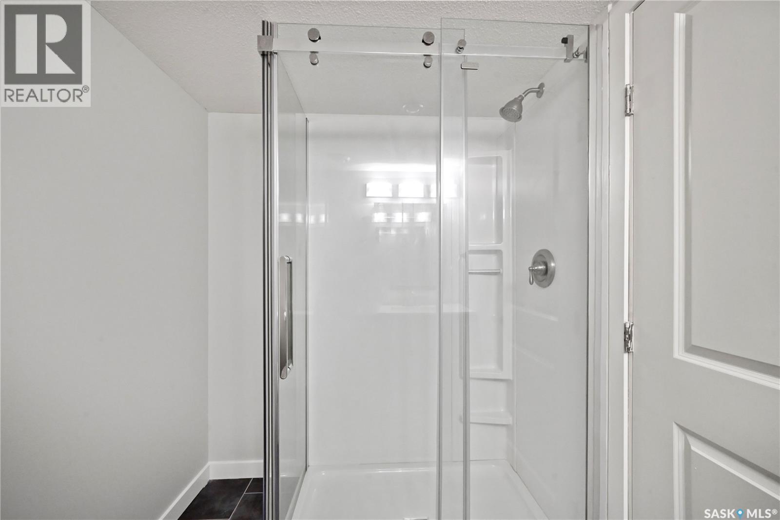 5234 Campling Avenue, Regina, SK - Indoor Photo Showing Bathroom