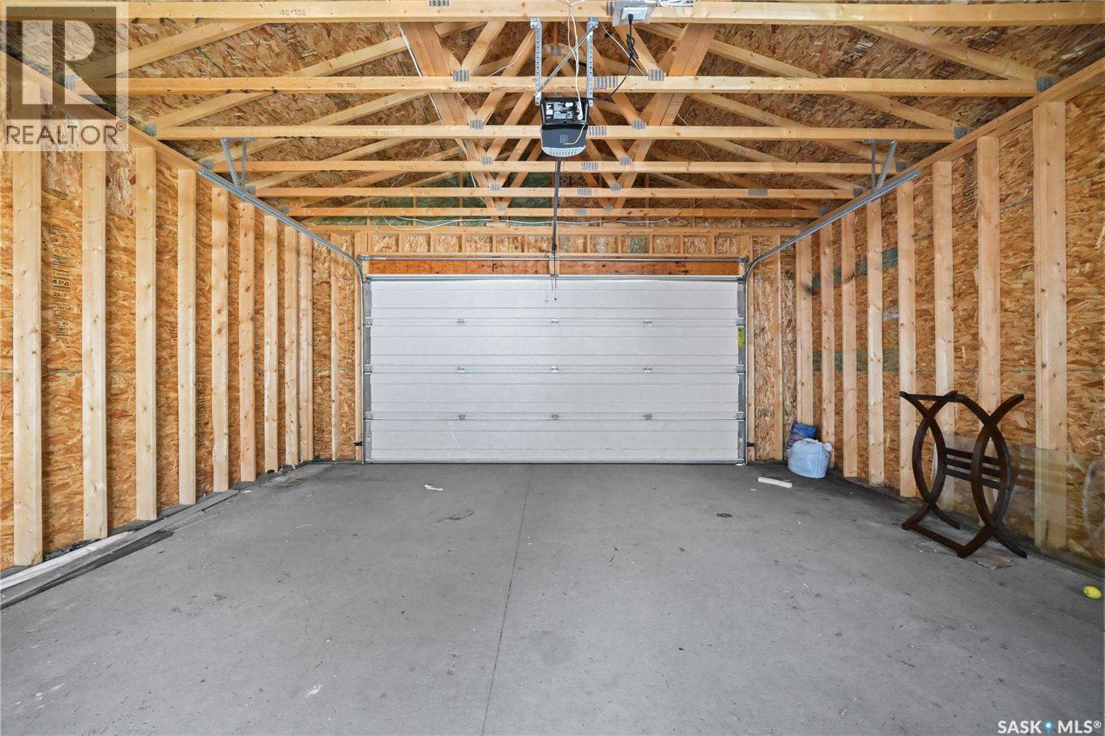 5234 Campling Avenue, Regina, SK - Indoor Photo Showing Garage