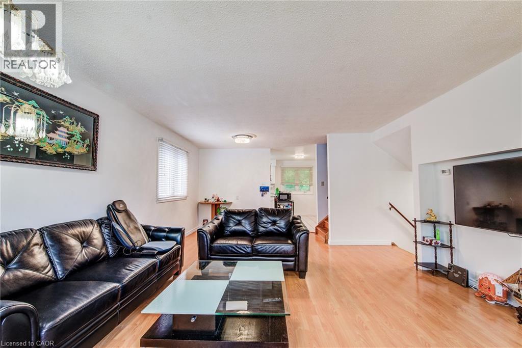 282 Driftwood Drive, Kitchener, ON - Indoor Photo Showing Living Room