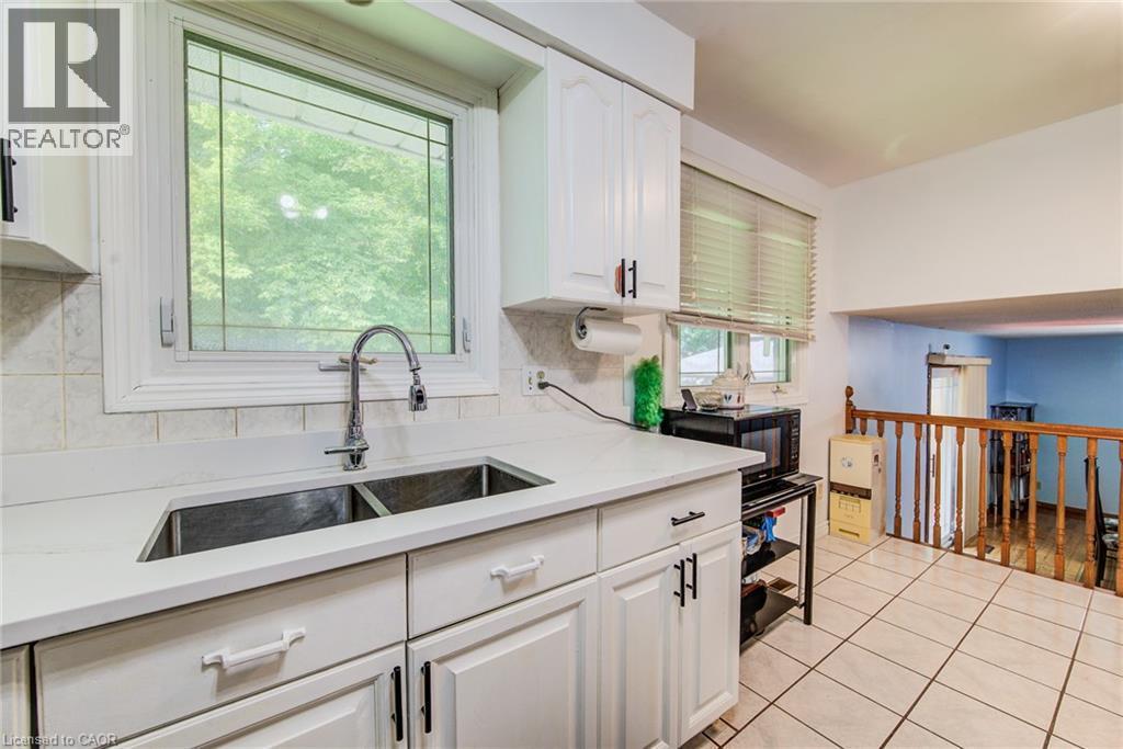 282 Driftwood Drive, Kitchener, ON - Indoor Photo Showing Kitchen With Double Sink