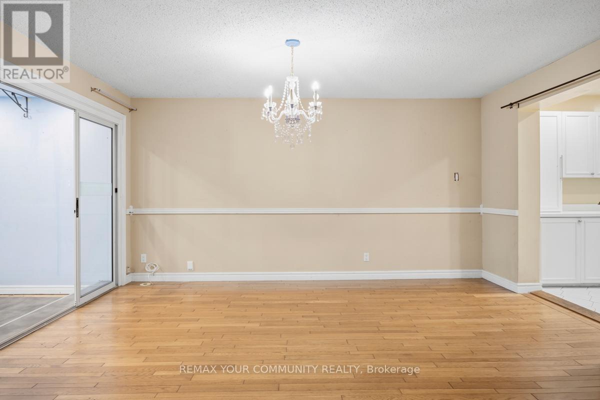 39 Cadillac Avenue, Toronto, ON - Indoor Photo Showing Other Room
