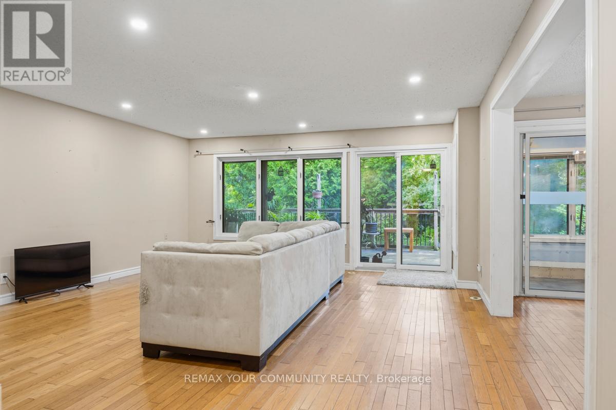 39 Cadillac Avenue, Toronto, ON - Indoor