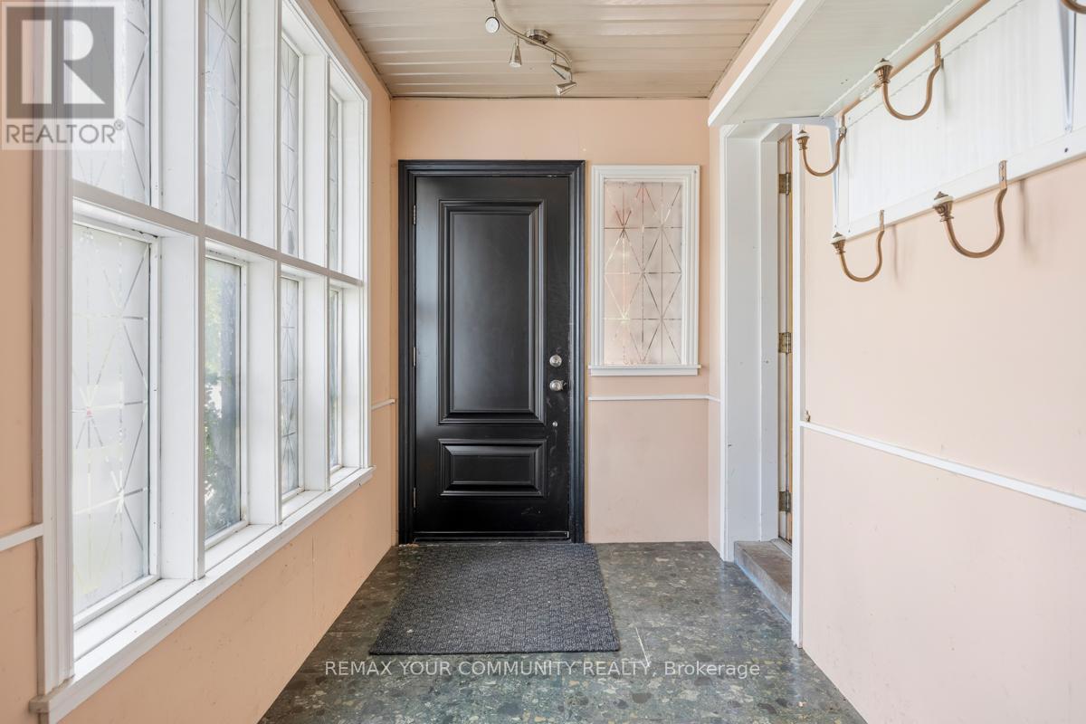 39 Cadillac Avenue, Toronto, ON - Indoor Photo Showing Other Room