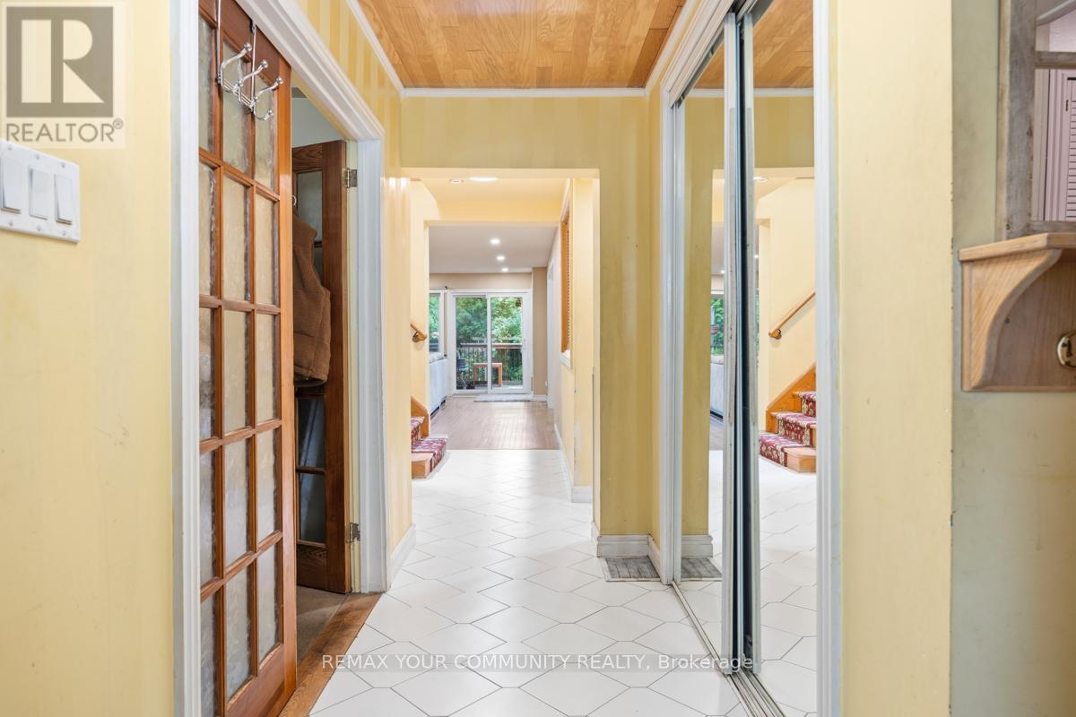 39 Cadillac Avenue, Toronto, ON - Indoor Photo Showing Other Room