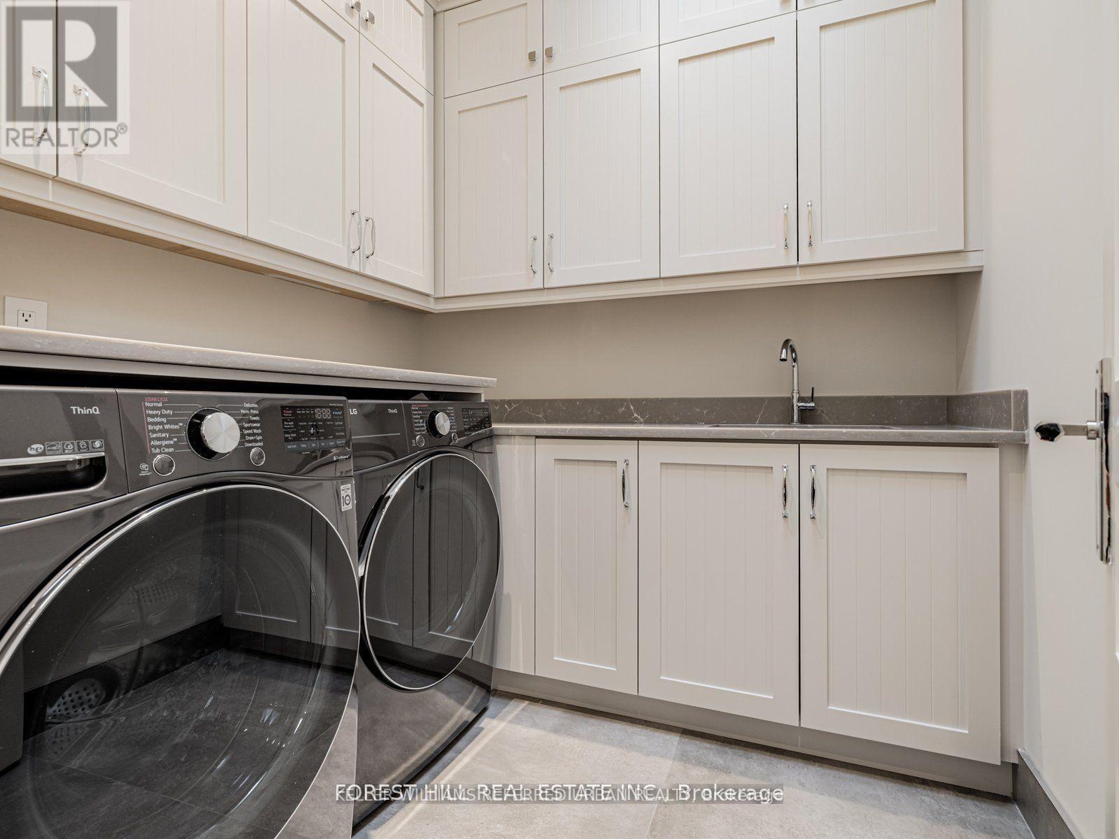 39 Rippleton Road, Toronto, ON - Indoor Photo Showing Laundry Room