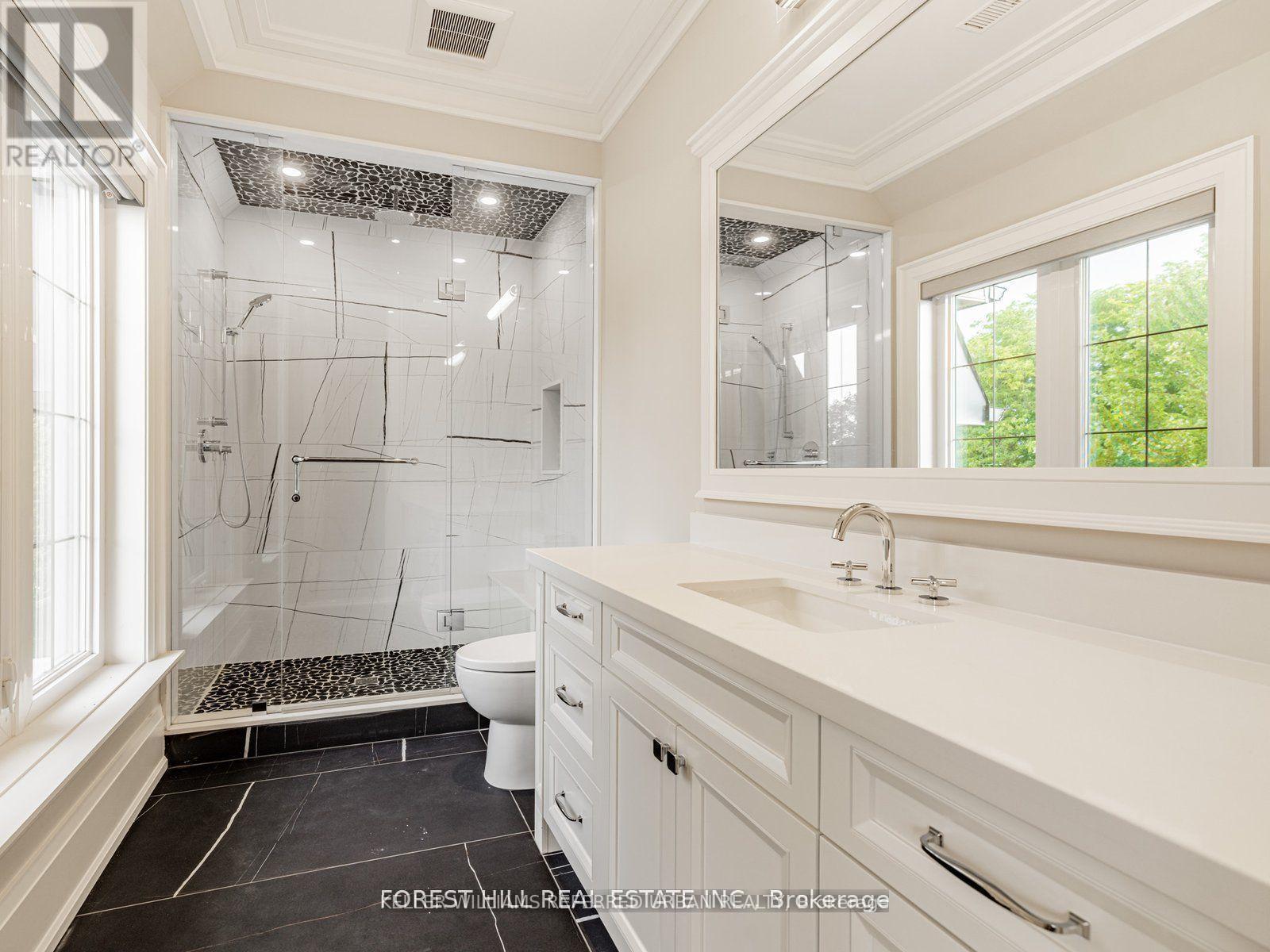 39 Rippleton Road, Toronto, ON - Indoor Photo Showing Bathroom