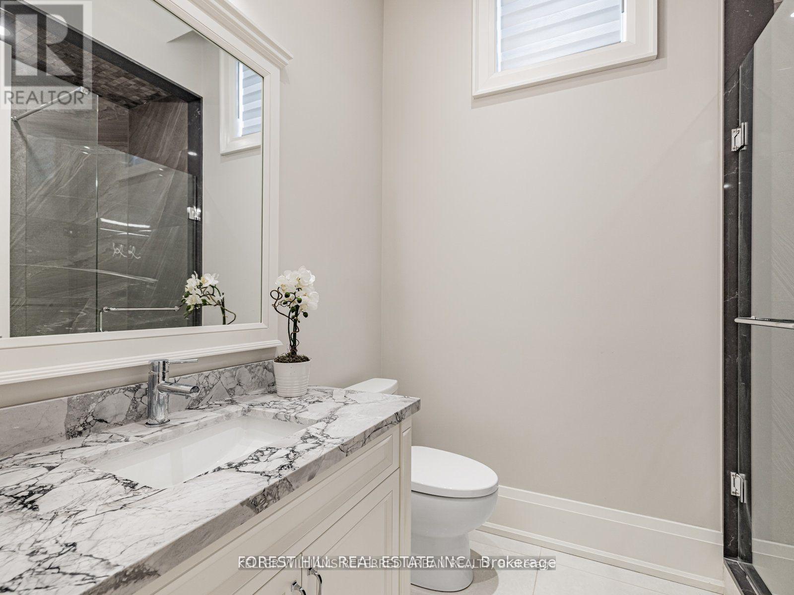 39 Rippleton Road, Toronto, ON - Indoor Photo Showing Bathroom