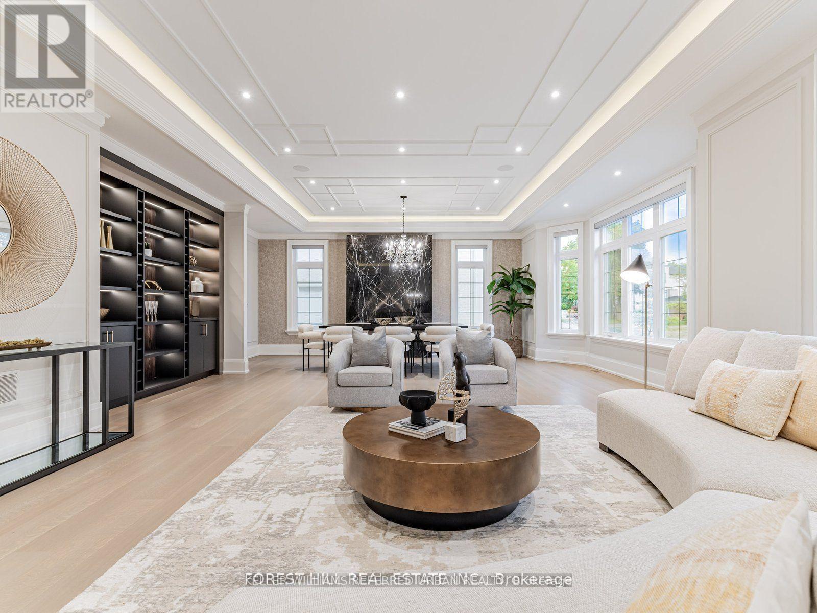 39 Rippleton Road, Toronto, ON - Indoor Photo Showing Living Room
