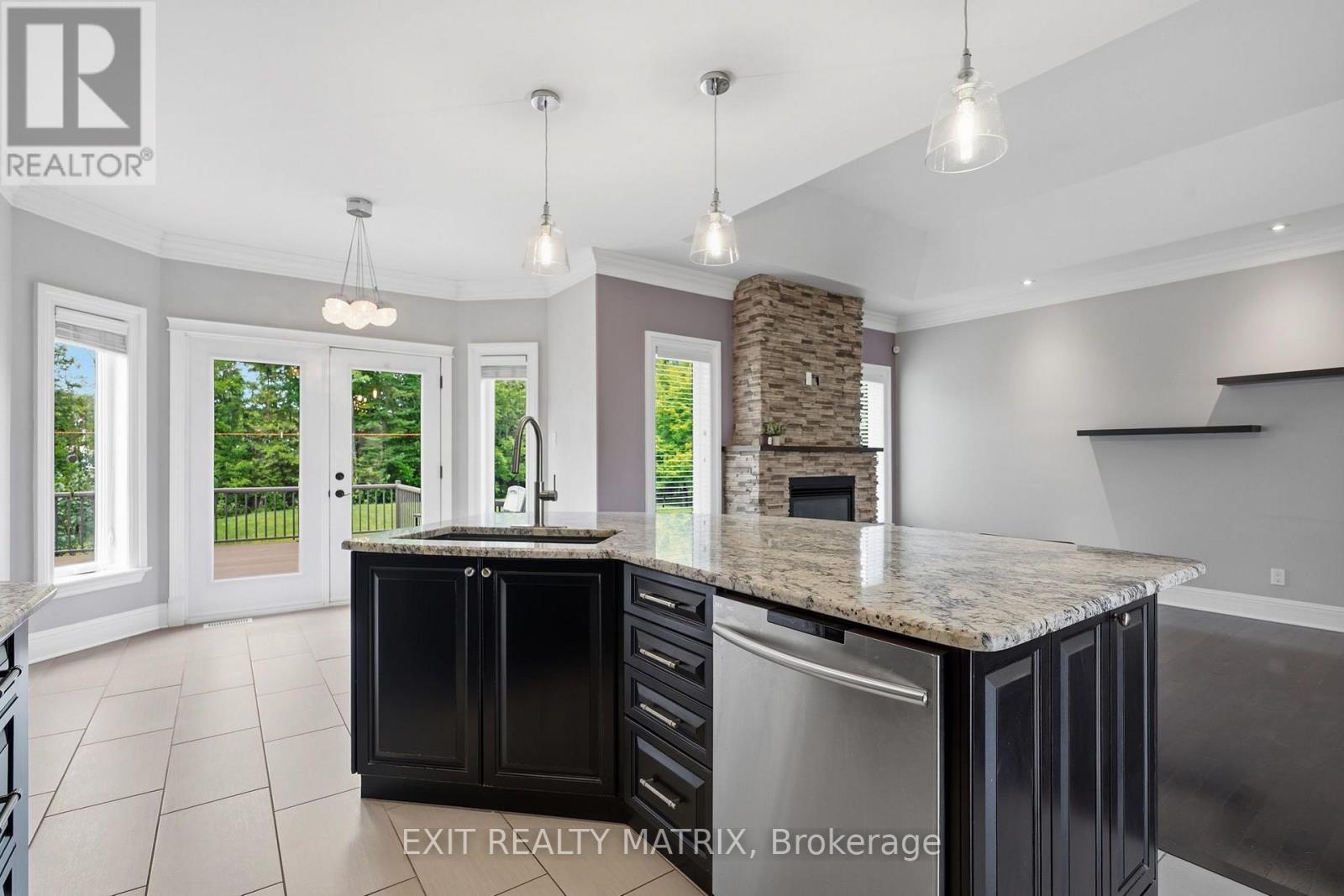 501 Du Parc Road, Champlain, ON - Indoor Photo Showing Kitchen With Upgraded Kitchen