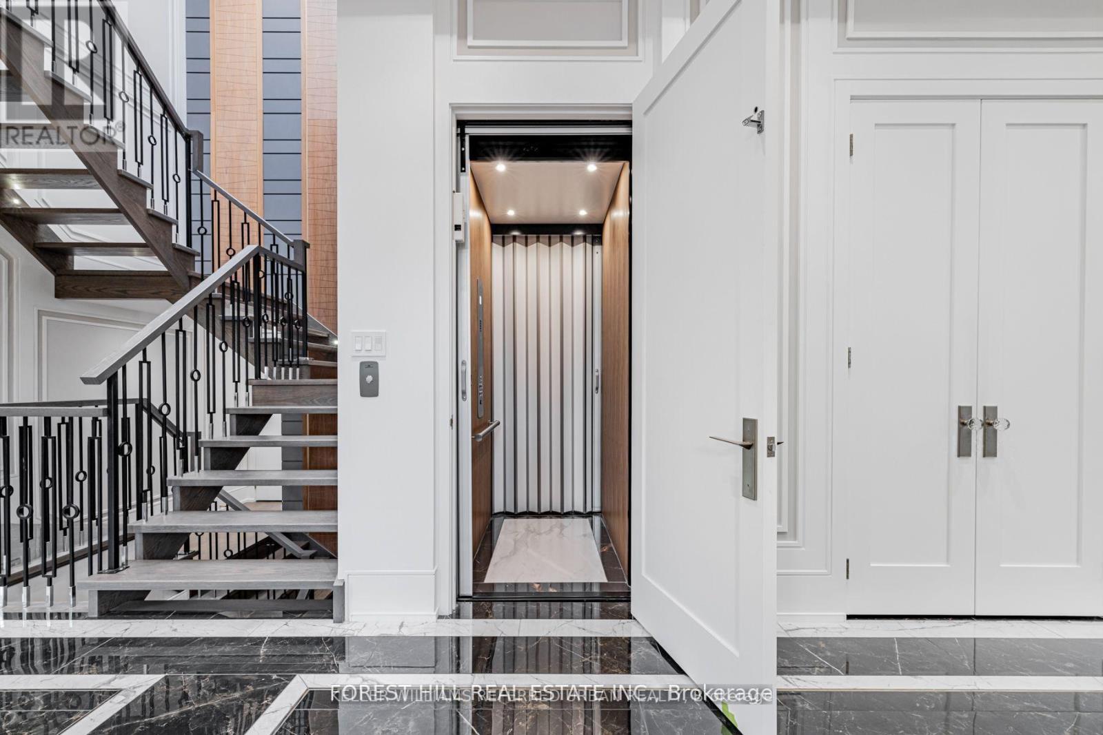 49 Ravenscroft Circle, Toronto, ON - Indoor Photo Showing Other Room
