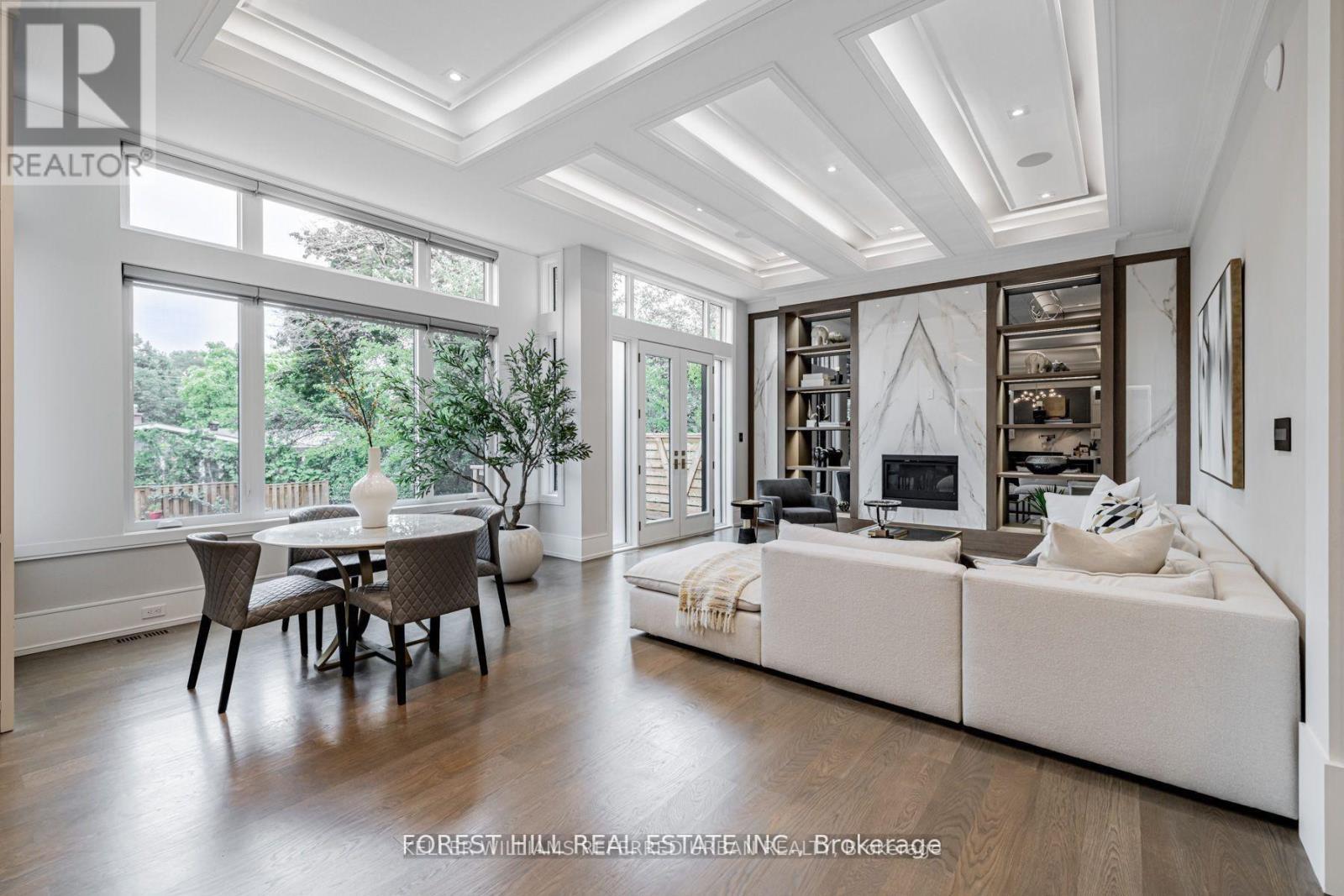 49 Ravenscroft Circle, Toronto, ON - Indoor Photo Showing Living Room With Fireplace