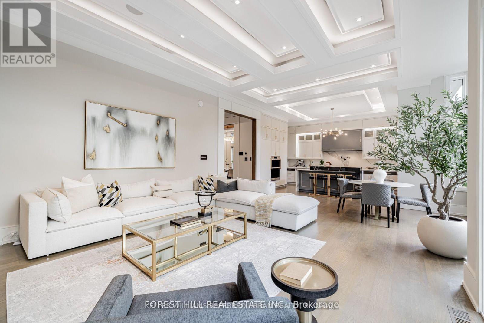 49 Ravenscroft Circle, Toronto, ON - Indoor Photo Showing Living Room