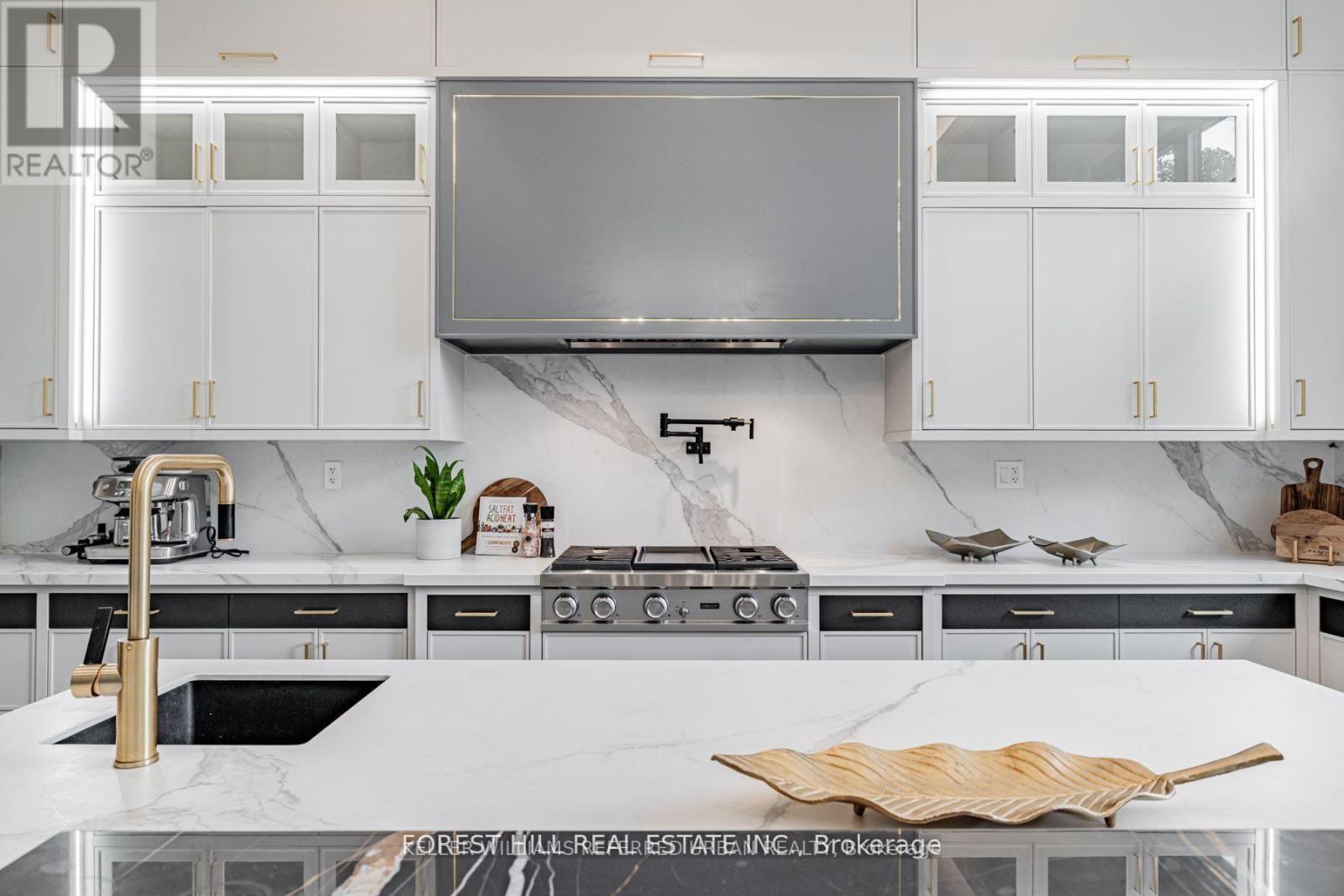 49 Ravenscroft Circle, Toronto, ON - Indoor Photo Showing Kitchen With Upgraded Kitchen