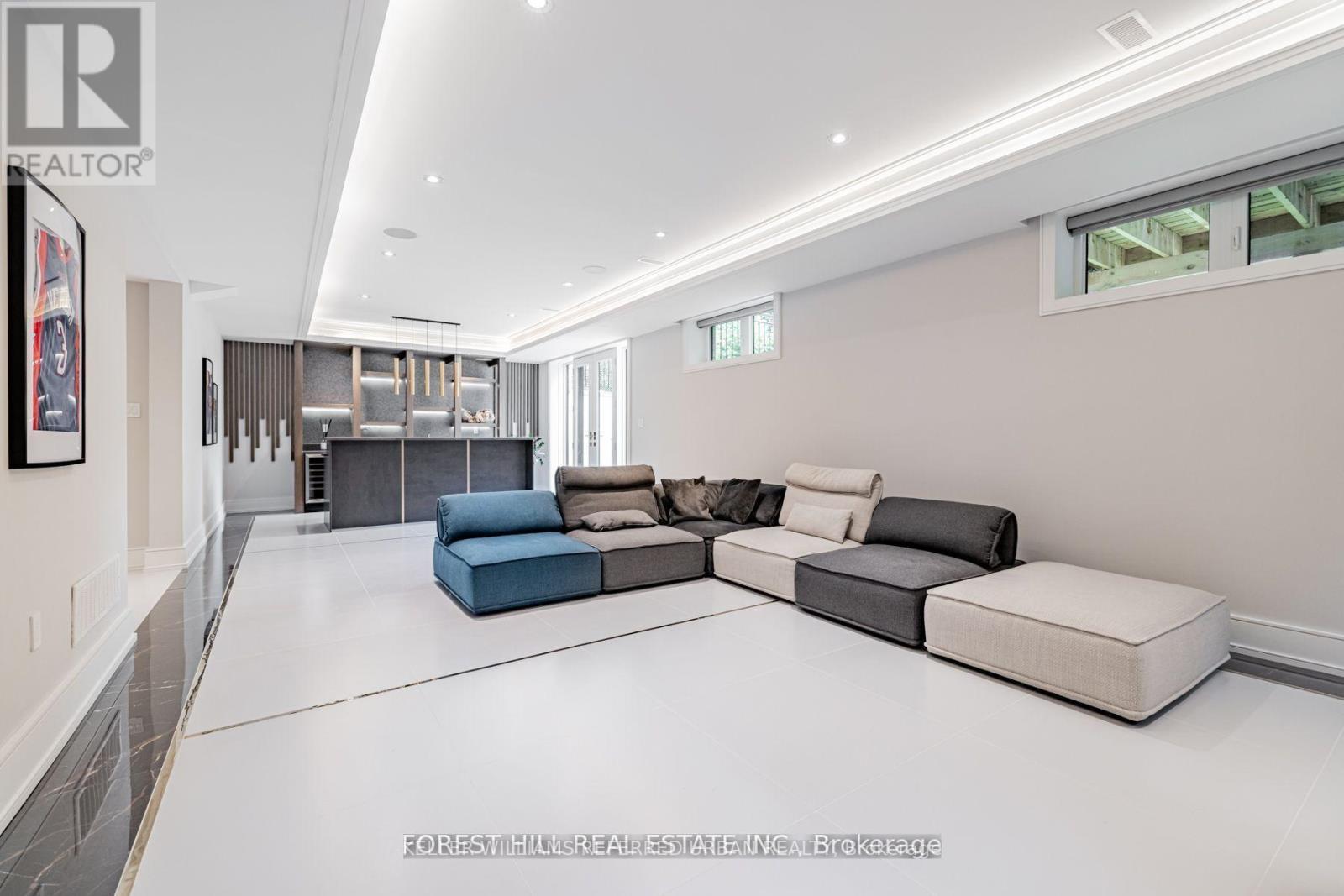 49 Ravenscroft Circle, Toronto, ON - Indoor