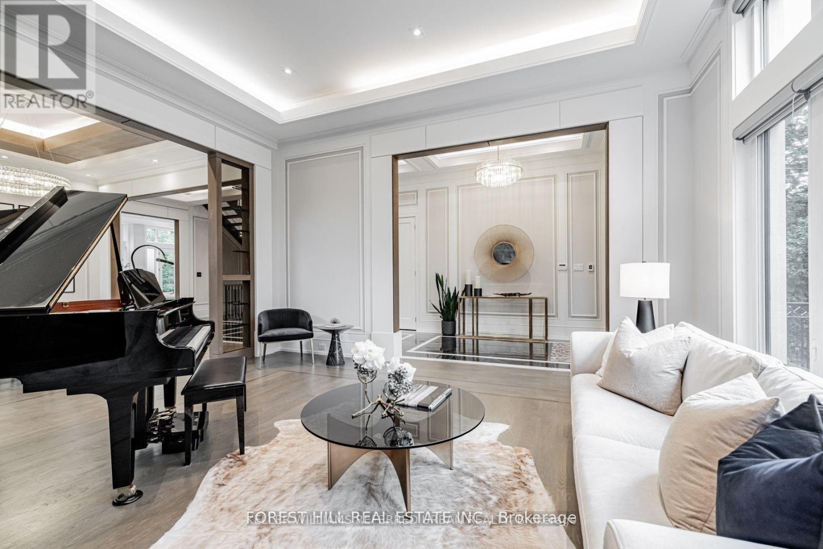 49 Ravenscroft Circle, Toronto, ON - Indoor Photo Showing Living Room