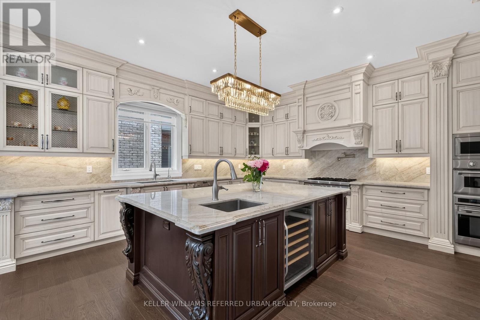 59 Munro Boulevard, Toronto, ON - Indoor Photo Showing Kitchen With Upgraded Kitchen
