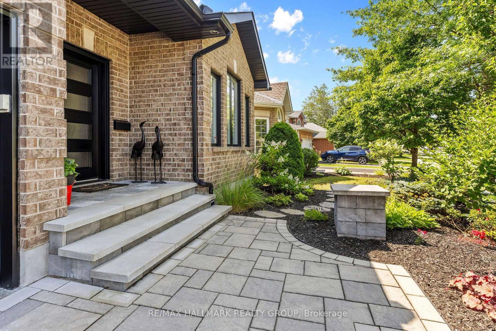 1832 Springridge Drive, Ottawa, ON - Outdoor