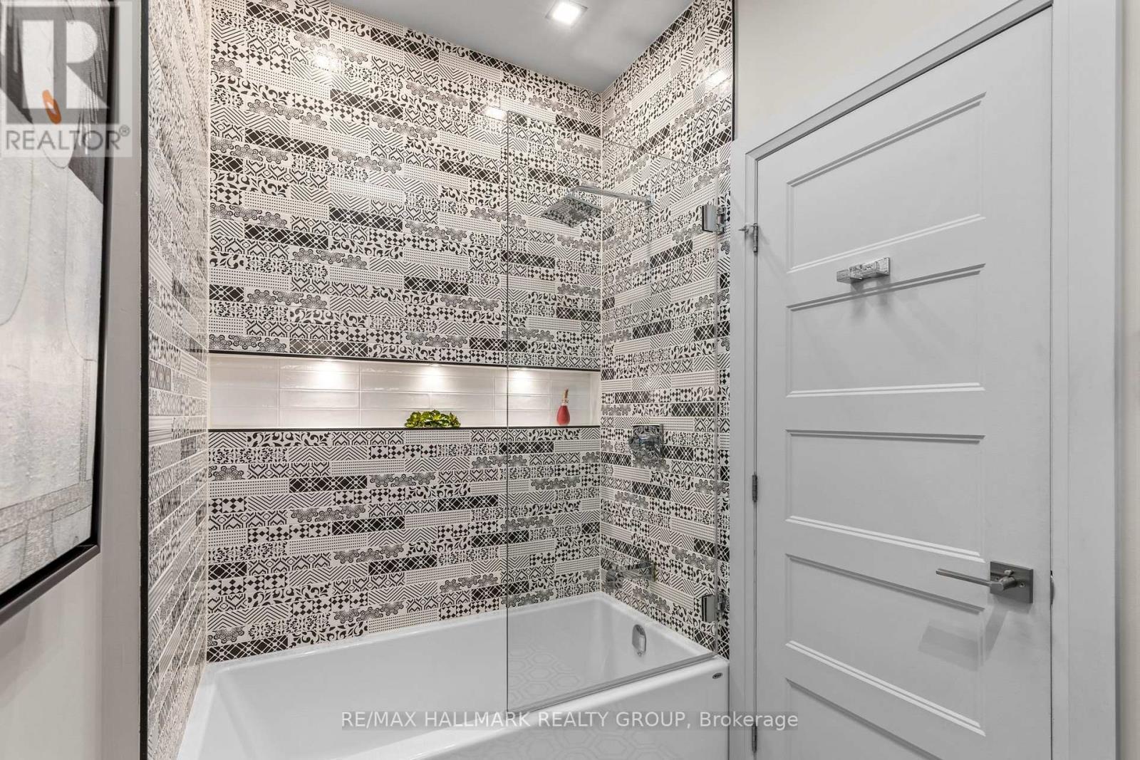 1832 Springridge Drive, Ottawa, ON - Indoor