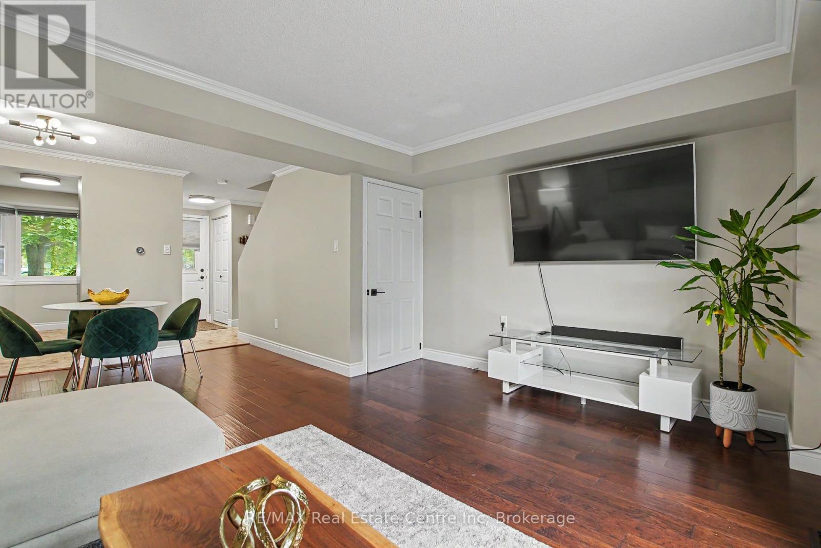 148 Carter Crescent, Cambridge, ON - Indoor Photo Showing Living Room