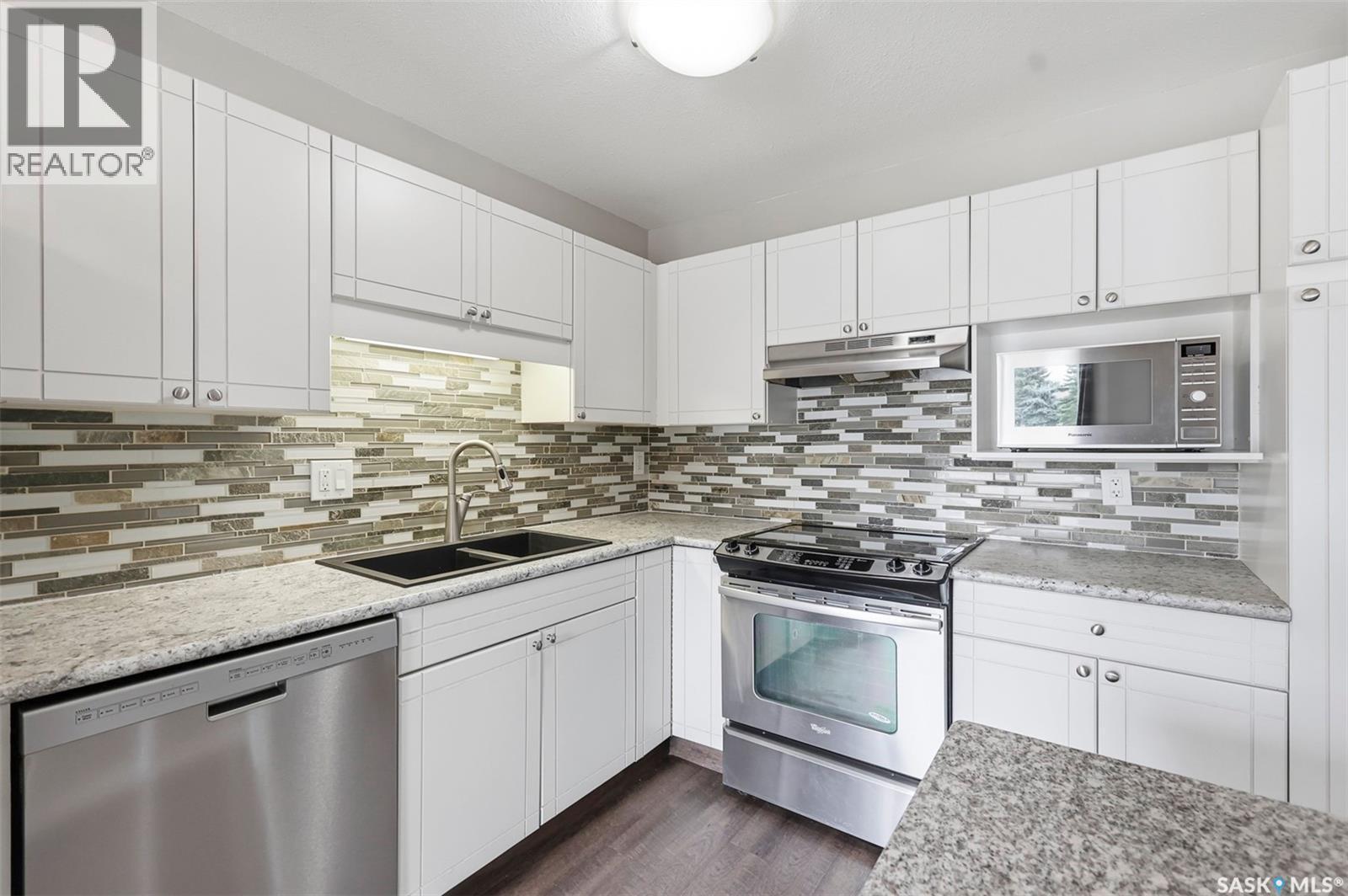 8 103 Berini Drive, Saskatoon, SK - Indoor Photo Showing Kitchen With Stainless Steel Kitchen With Double Sink With Upgraded Kitchen