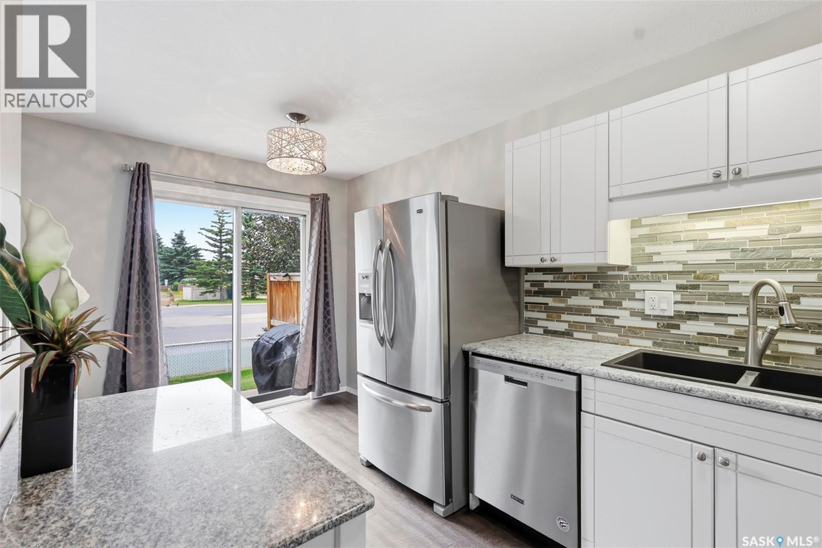 8 103 Berini Drive, Saskatoon, SK - Indoor Photo Showing Kitchen With Stainless Steel Kitchen With Double Sink With Upgraded Kitchen