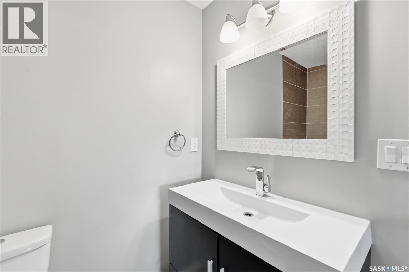 8 103 Berini Drive, Saskatoon, SK - Indoor Photo Showing Bathroom