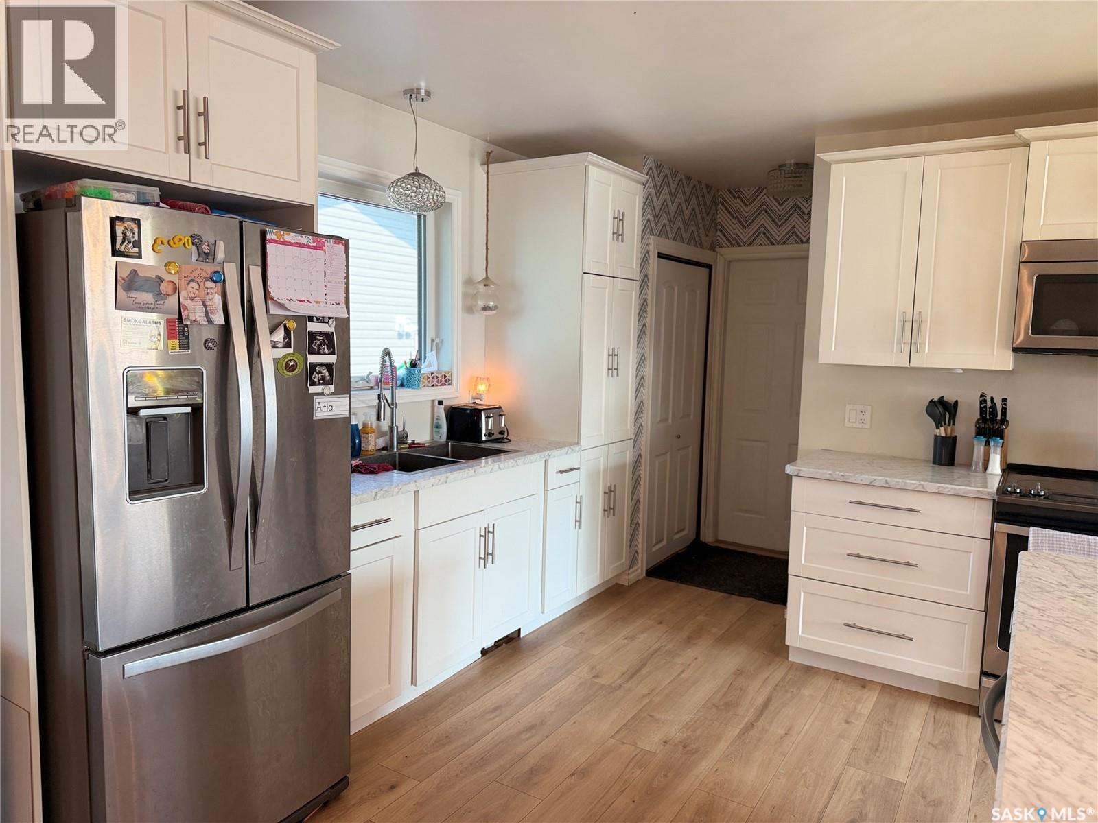 939 7Th Street, Humboldt, SK - Indoor Photo Showing Kitchen
