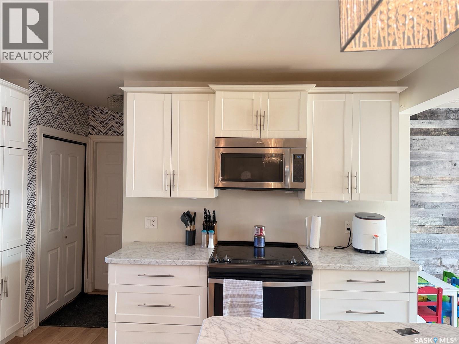 939 7Th Street, Humboldt, SK - Indoor Photo Showing Kitchen
